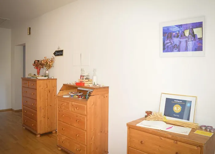 לינה וארוחת בוקר Viola